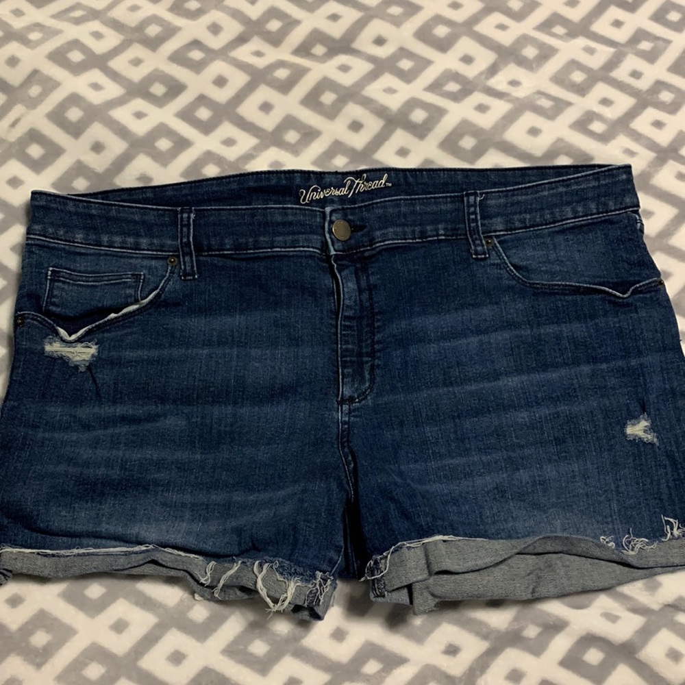 Universal Thread blue jean shorts. Great condition. Size 20W